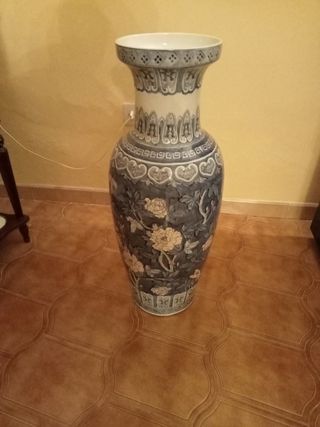 Jarrón de flores azules