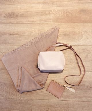 Lote Bolso + monedero + fular rosa Mango
