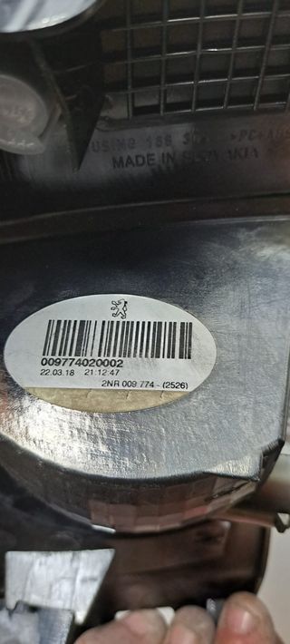 Piloto antiniebla derecho de Peugeot 2008