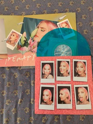 Vinilo “Therapy” Anne-Marie (+ you deserve better)