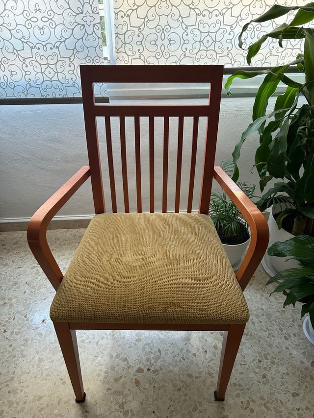 Soggiorno: tavolo con 4 sedie