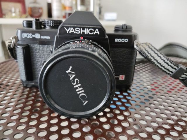 Fotocamera Yashica FX3 Super 2000 + Flash Metz