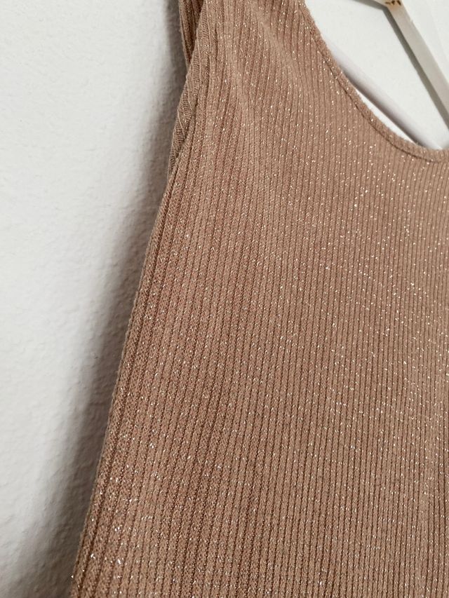 Top dorado espalda cruzada