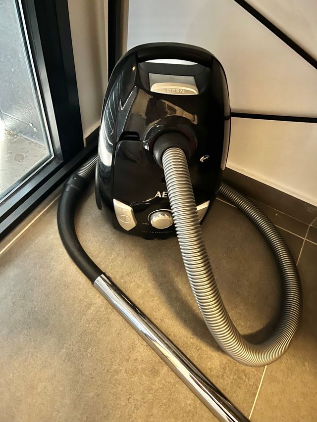 Aspiradora AEG VX4-1-EB