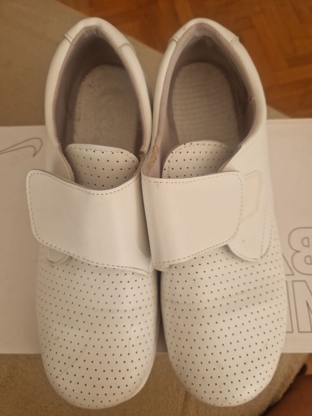 Zapatos de hospital (4 FOTOS)