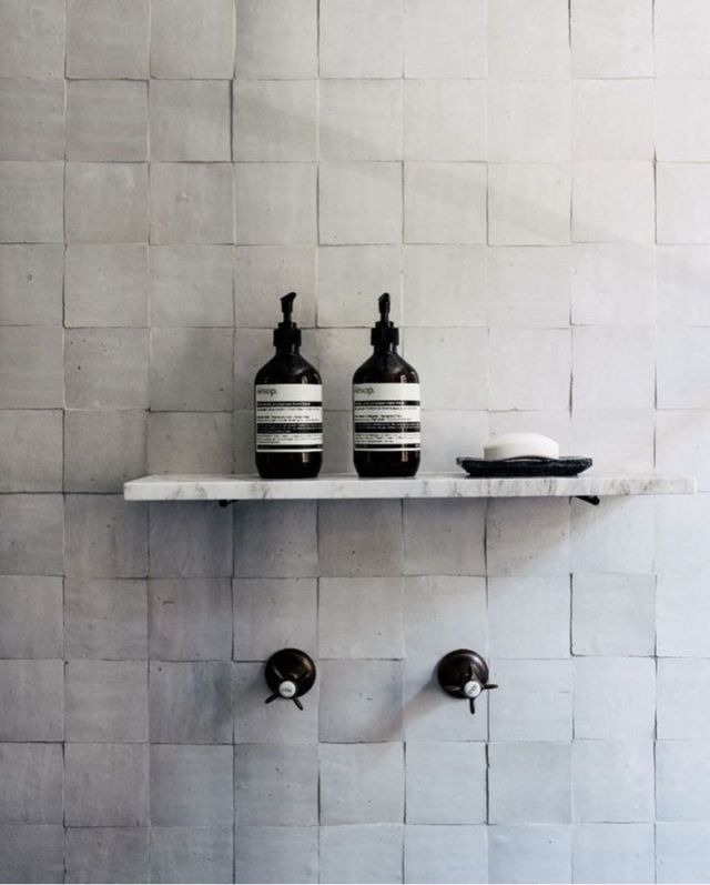 Estantes y repisas de mármol