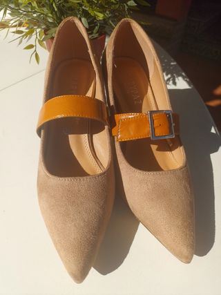 Zapatos beige.