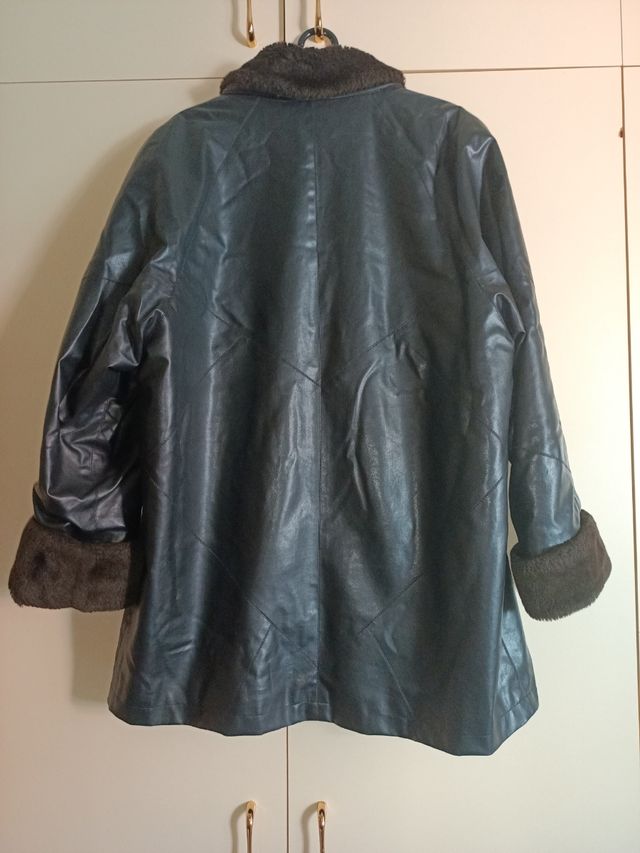 Chaquetón de piel negro