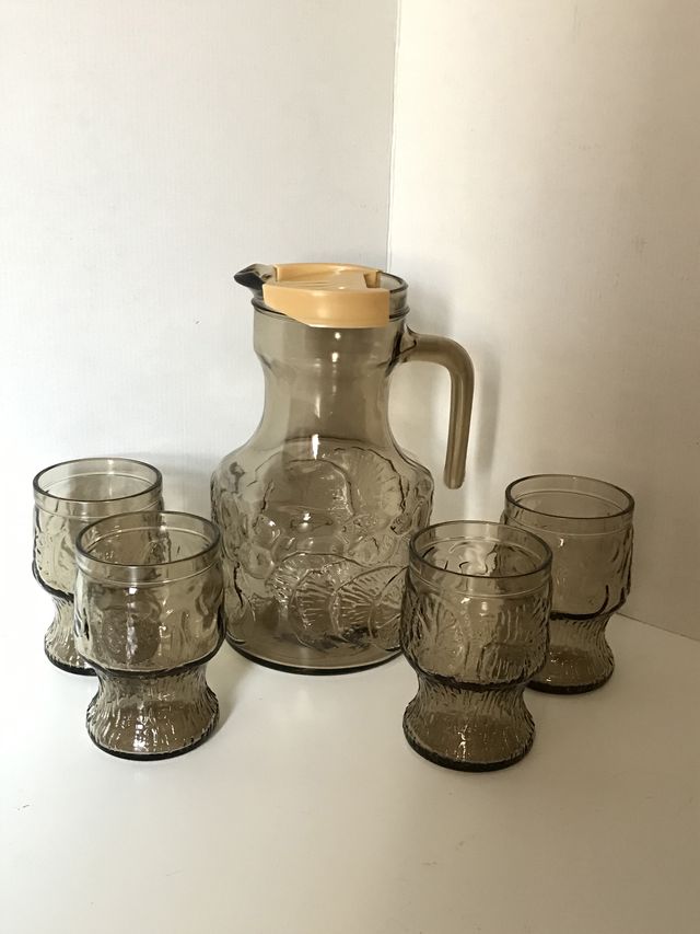 Brocca vintage in vetro fumè e 4 bicchieri