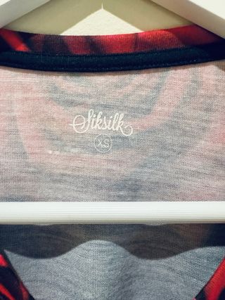 Camiseta Rosas de Siksilk