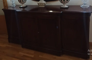 Comedor de nogal-aparador con mesa y sillas