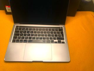 MacBook Pro (13", 2020, dos puertos Thunderbolt 3)
