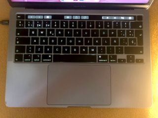 MacBook Pro (13", 2020, dos puertos Thunderbolt 3)