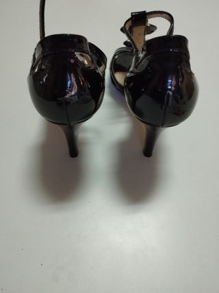 Zapatos eventos.piel de charol.Marca MARIAN.