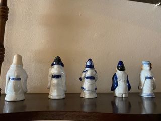 Figuras sabios chinos porcelana azul