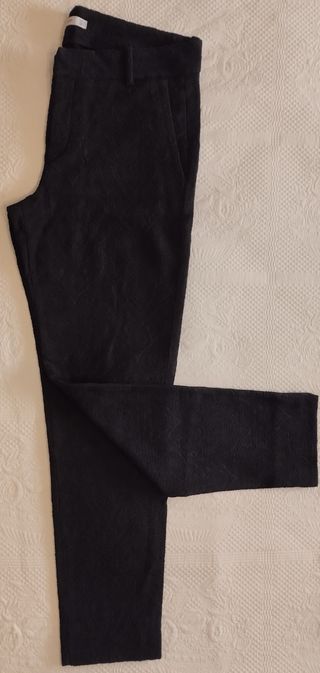 Pantalón básico brocado de Mango 