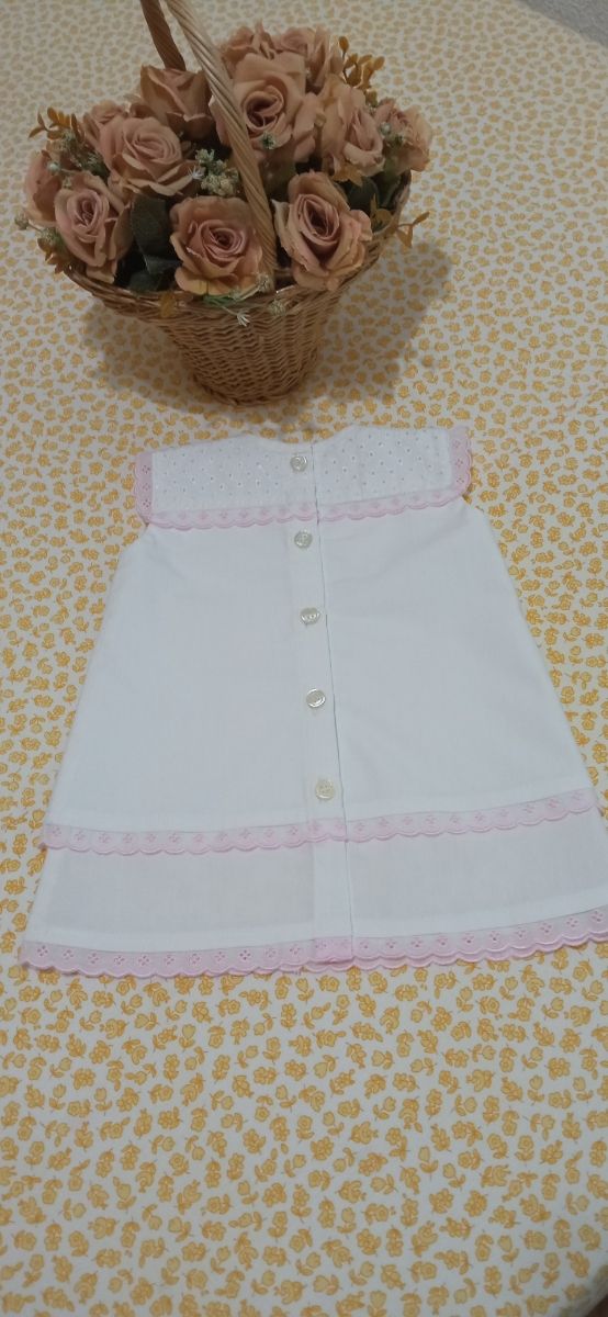 Vestido de niña bebé