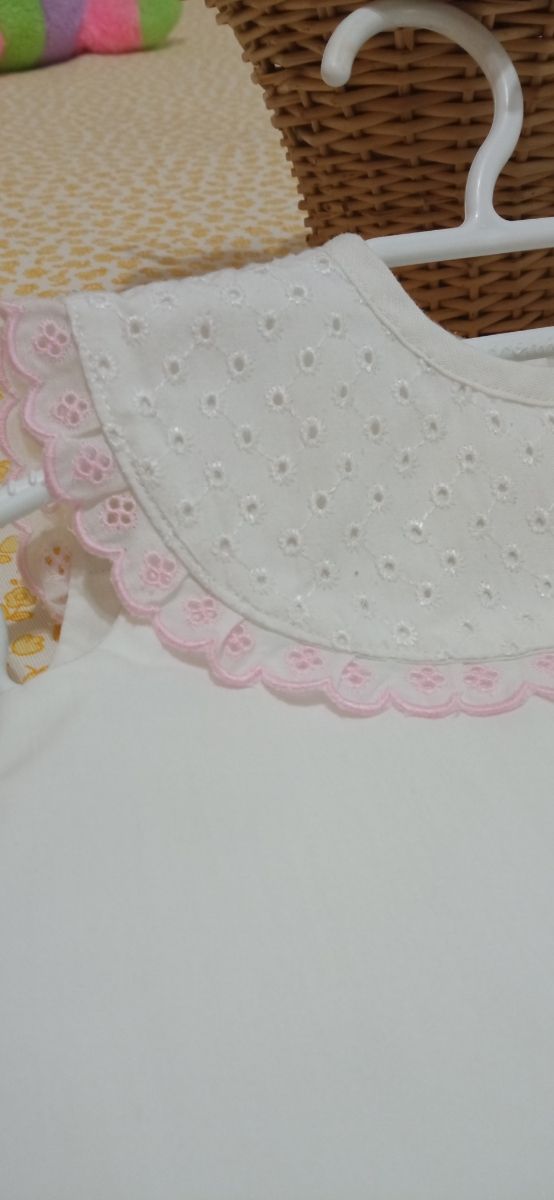 Vestido de niña bebé