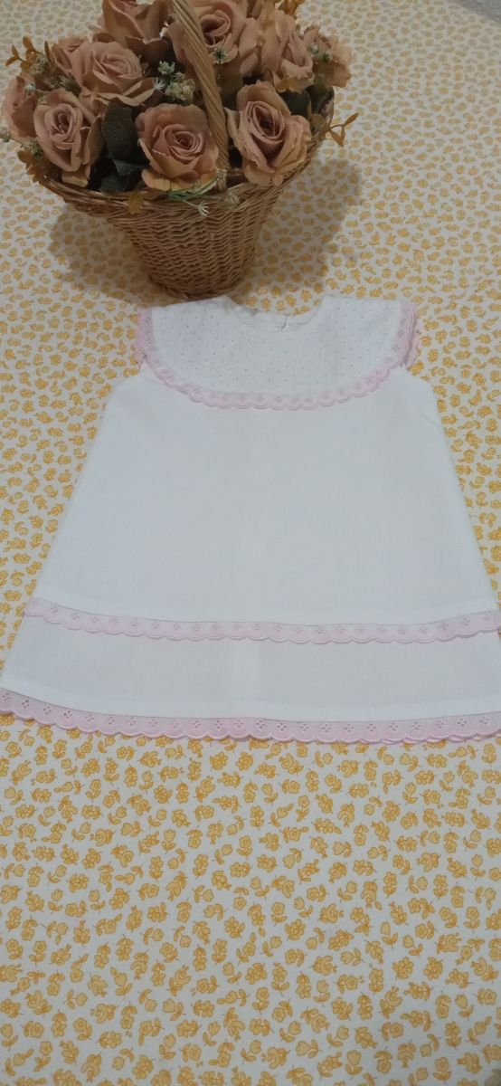 Vestido de niña bebé