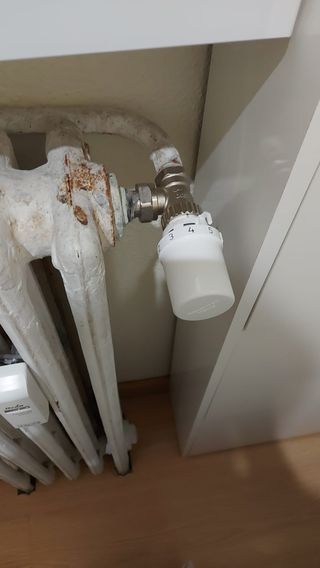 VALVULA TERMOSTATICA RADIADOR. FONTANERO ECONÓMICO