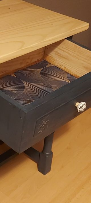 Mesita de noche de madera