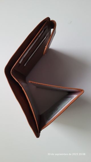 Cartera de piel con monedero exterior