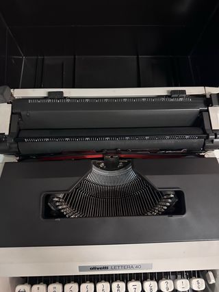Maquina de escribir Olivetti Lettera 40