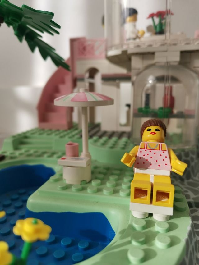 Lego Paradise café