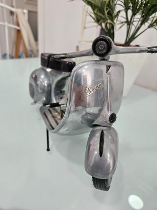 MOTO VESPA decorativa. NO SE HACEN ENVIOS