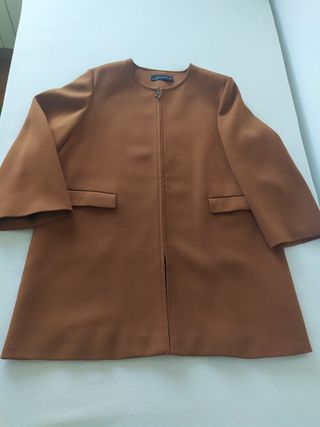 Abrigo cremallera color caldera