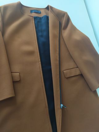 Abrigo cremallera color caldera