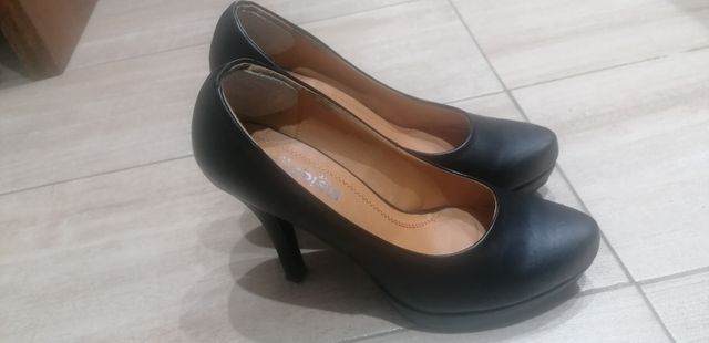 Zapatos negros de tacón 37