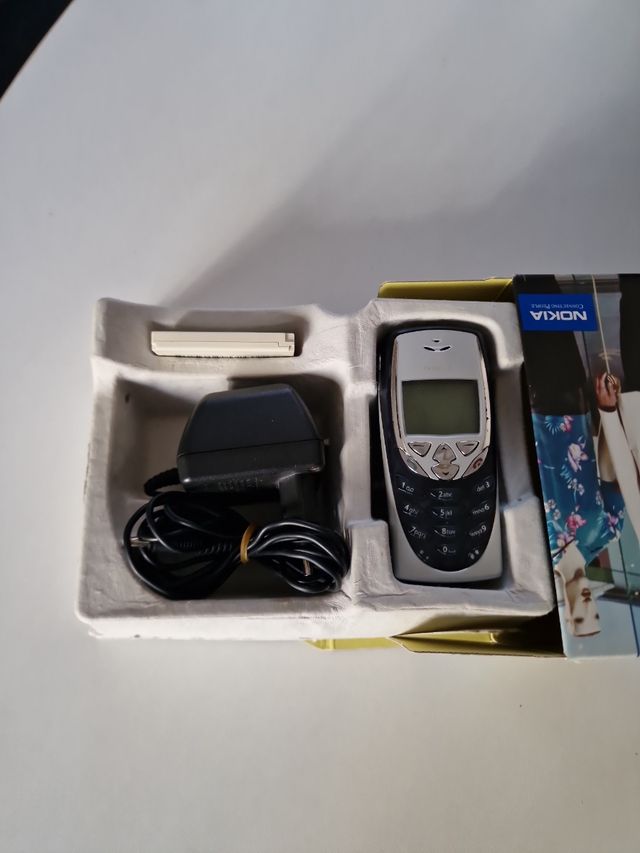 NOKIA 8310