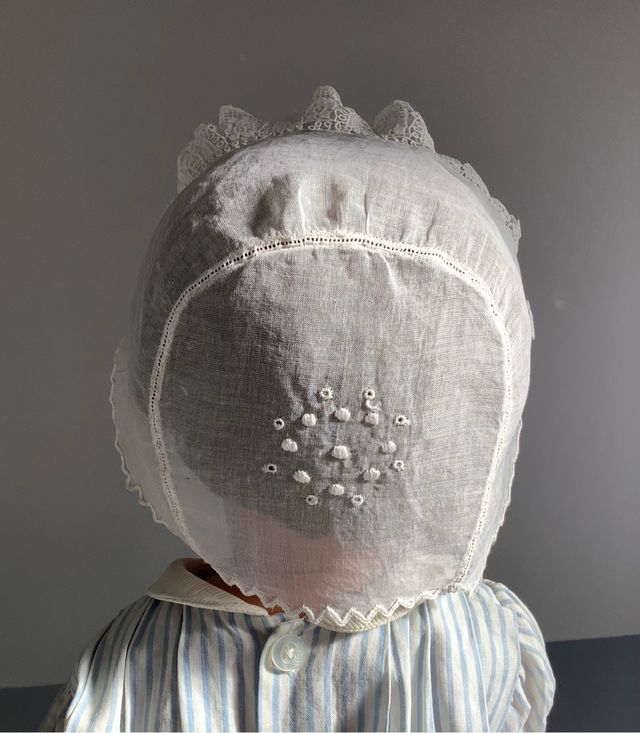 Gorrito antiguo de organza