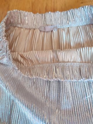 Falda dorada con destellos