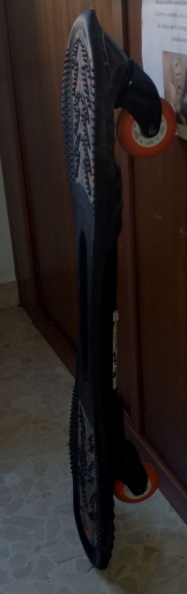 Patín de dos ruedas.