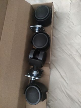 4 ruedas para poner cajoneras