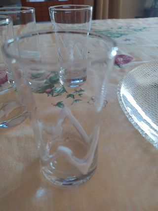 Juego de vasos de chupito con bandeja.