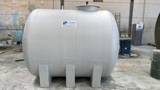 Bidones de poliéster para agua en horizontal