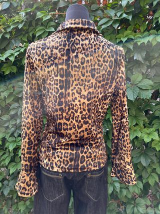 Blusa terciopelo elastico leopardo lazo rosa