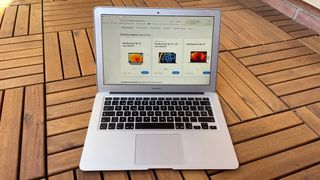 MacBook Air 13 i5 8Gb disco SSD 256 GB 2014