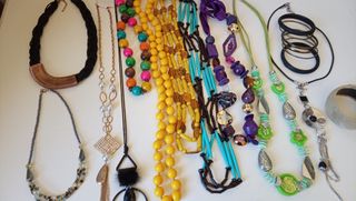 Lote: 11 collares y 7 pulseras
