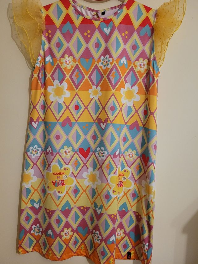 Ddos vestidos y uno de ellos con etiqueta ver foto