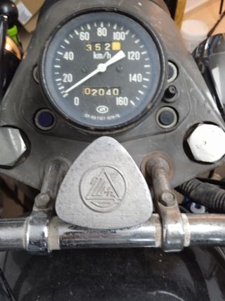 Moto URAL 650 con sidecar.