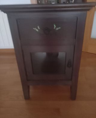 Mesilla de dormitorio de madera