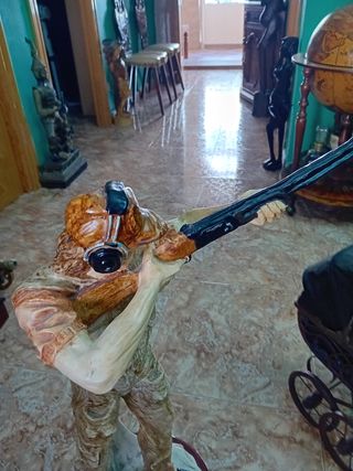 Figura de cazador muy grande