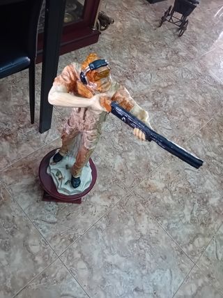 Figura de cazador muy grande
