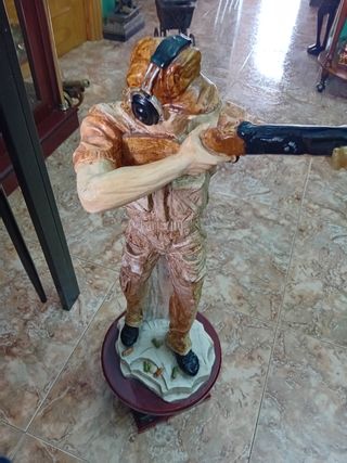 Figura de cazador muy grande
