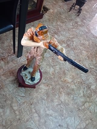 Figura de cazador muy grande