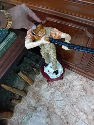 Figura de cazador muy grande